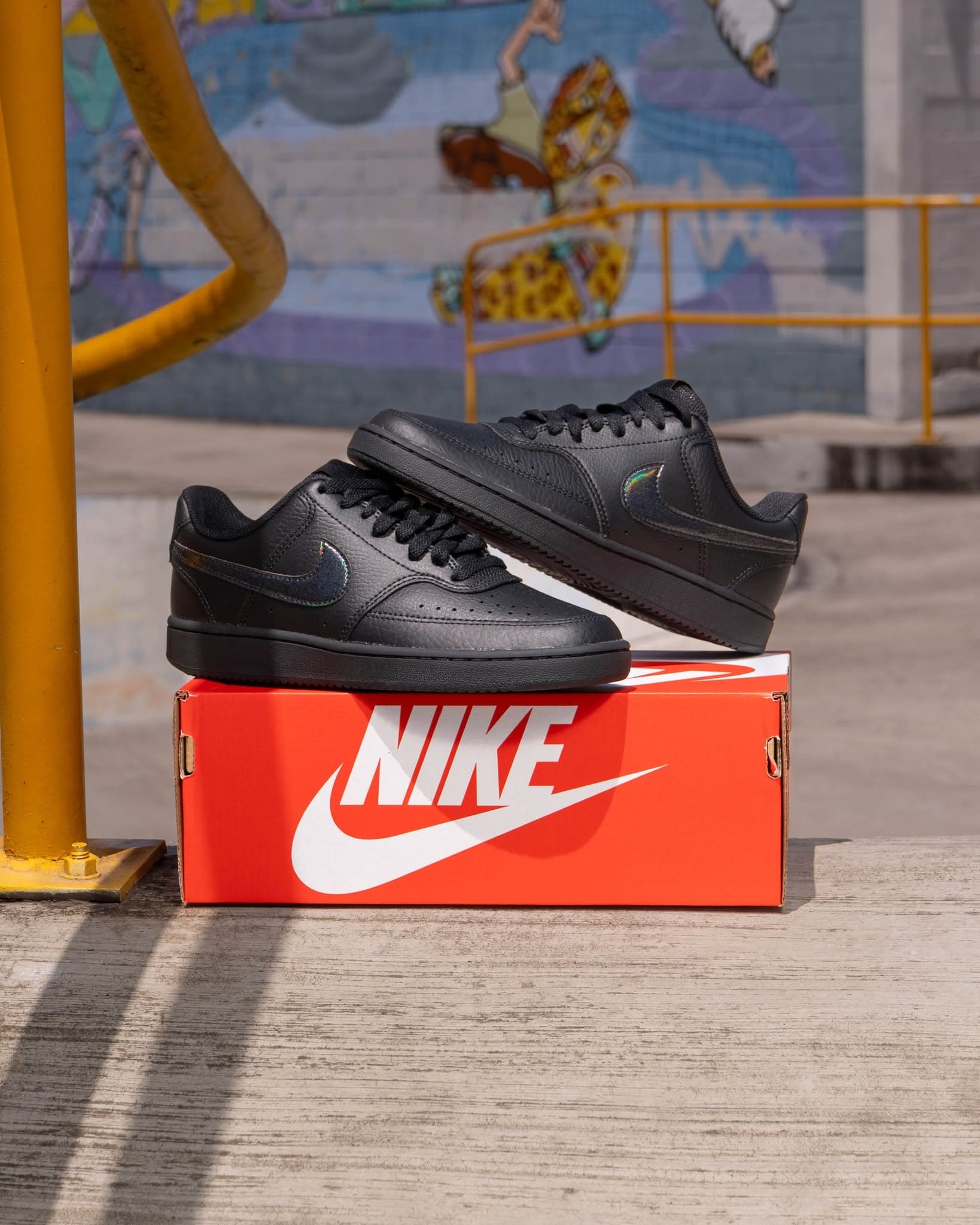 NIKE WMNS NIKE COURT VISION LO